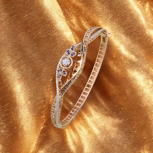 Brazalete de Filigrana de Diseño con Detalles Florales Azules de Lujo, Joyería Elegante con Moissanita y Oro Rosa - Product Image 3