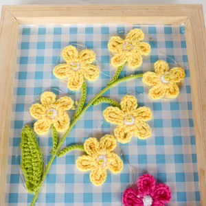 Cuadro de flores de ganchillo hecho a mano, arte floral de punto para pared, cuadro enmarcado en madera 3D, arte puro para colgar, decoración del hogar - Product Image 2