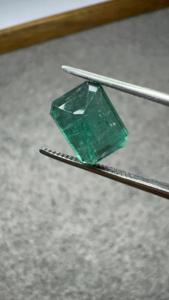 Émeraude naturelle zambienne de 3,75 carats, taille octogonale, pierre précieuse verte certifiée pour la fabrication de bagues, pendentifs et bijoux - Product Image 4