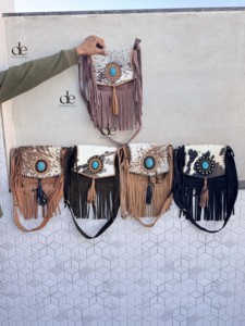 Sac à main bandoulière en cuir suédé à franges, style western, en peau à poils, avec pierres de créateur, pour femme, design unique, vente en gros - Product Image 5