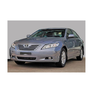 Toyota Camry sedán con consumo de combustible eficiente y conducción suave - Product Image 5