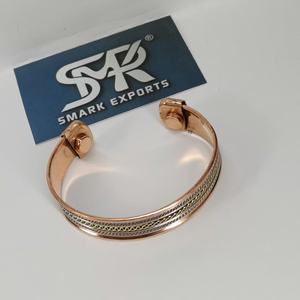 Bracelet ouvert traditionnel en cuivre magnétique multicouche, léger, artisanal, réglable, avec motif chaîne - Product Image 4