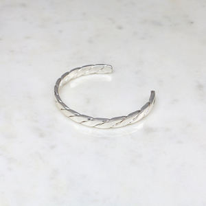 Bracelet manchette torsadé en laiton fait main pour hommes et femmes - Jonc réglable plaqué argent en forme de corde - Bijou minimaliste empilable - Product Image 1