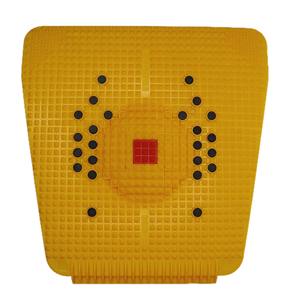Alfombrilla de acupresión amarilla con nodos negros y centro rojo para terapia de reflexología podal, uso en centros de rehabilitación - Product Image 5