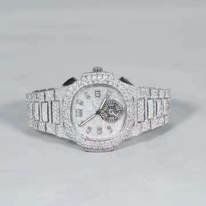 Reloj de diamantes Moissanite VVS Hip Hop diseñado para parejas, estilo a juego y reloj de moda diaria disponible en grandes cantidades. - Product Image 4