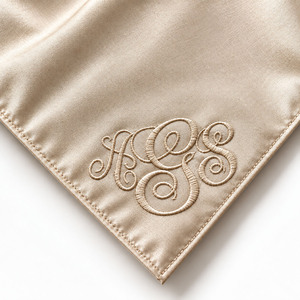 Serviette de table en soie brodée sur mesure, couleur champagne, pour mariage, broderie machine, vente en gros, taille personnalisée - Product Image 3