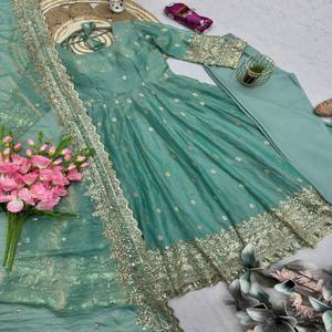 VASTRA COTTAGE Conjunto de Vestido de Seda Bordado con Lentejuelas y Pantalón de Micro Algodón con Dupatta, Completamente Cosido, para Fiestas y Eventos Festivos para Mujer - Product Image 2