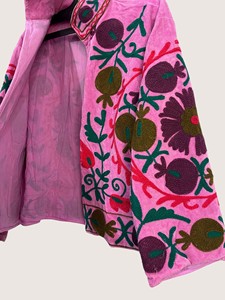 Manteau en coton rose brodé à la main avec des motifs floraux, manches longues, col mandarin, style bohème, vêtement décontracté pour adultes, à porter au printemps - Product Image 4