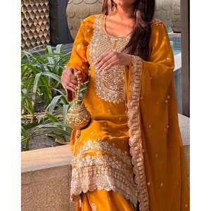 Conjunto de Top y Pantalón de Fiesta para Mujer de Diseñador y Hermoso Dupatta - Product Image 2