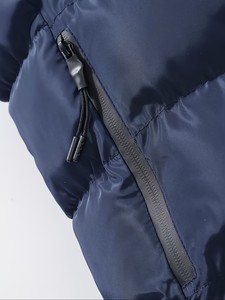 Chaleco Acolchado sin Mangas para Hombre, Color Negro, con Capucha, Cierre de Cremallera, Cortavientos, Informal, para Invierno, Corte Regular, Color Sólido - Product Image 2