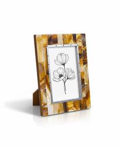 Cadre photo artisanal en résine avec finition brillante, en MDF, à prix raisonnable. - Product Image 1