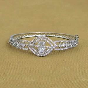 Pulsera de cuentas finas que se puede abrir con chapado en rodio y circonita cúbica acentuada Kada - Product Image 3