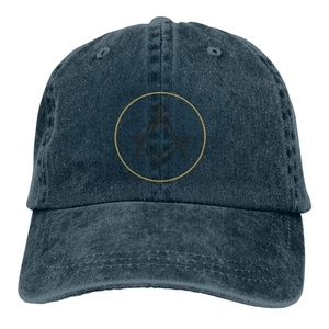 Gorra de béisbol deportiva de 5 paneles Master Mason Blue Lodge, negra y dorada, con punta, bordado de brújula cuadrada dorada, de algodón - Product Image 3