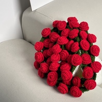 Bouquet de roses rouges romantiques en crochet personnalisé pour la Saint-Valentin – Fleur douce tricotée à la main pour demande en mariage et décoration romantique de la maison