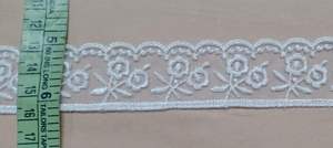 Dentelle en nylon/organza blanche de haute qualité, bordure florale brodée festonnée (nouvelle collection), dentelle transparente pour couture (nouvelle collection) - Product Image 2
