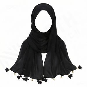 Pañuelo de chifón de moda con borlas de aleación en forma de corazón y flor, pañuelo para la cabeza de chifón liso de primera calidad de 70x170cm para mujer, hiyab suave y elegante. - Product Image 2