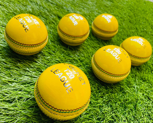 Ballon de cricket d'intérieur de haute qualité en PU injecté, léger, durable, jaune, T20, ballons de ligue de cricket d'intérieur - Product Image 1