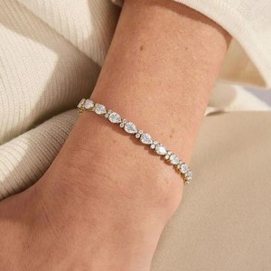 Pulsera con Dije de Moissanita Corte Pera en Plata de Ley 925 Bañada en Oro, Joyería Artesanal de Lujo y Elegancia - Product Image 1