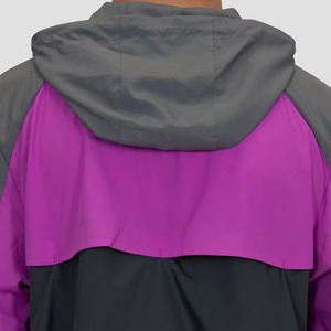 Veste de randonnée coupe-vent chaude et imperméable avec logo personnalisé, coupe-vent décontracté pour le sport, doublure en mesh, veste d'hiver légère pour hommes - Product Image 6