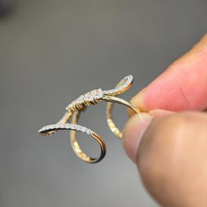 Bague en diamant de qualité supérieure cultivé en laboratoire pour femme, idéale pour les fiançailles, les mariages, les anniversaires, les propositions et comme bijou élégant et tendance. - Product Image 2