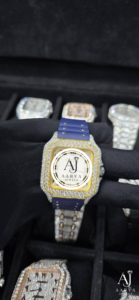 Reloj de Cuarzo Iced con Esfera Cuadrada en Tono Dorado, Correa Azul e Incrustaciones de Diamantes, Reloj Falso para Regalo y Exhibición - Product Image 6