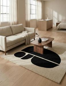 Alfombra Nórdica Monocromática Hecha a Mano - Alfombra de Lana Afelpada con Forma Geométrica Abstracta en Negro y Crema Marfil - Product Image 3