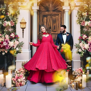 ชุดอานาร์กาลีผ้าจอร์เจตต์สีแดงหรูหรา แขนยาว พร้อมกางเกงปาลาซโซ่ งานปักหนักสำหรับงานแต่งงาน สไตล์ทันสมัย - Product Image 1