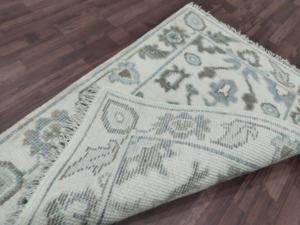 Alfombra Oushak floral verde mate pequeña, anudada a mano, de lana, hecha a mano, de bajo precio. Compre 1 pieza. Alfombra decorativa vintage para sala de estar. - Product Image 2