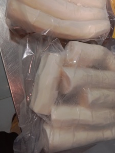 รากมันสำปะหลังแช่แข็งแบบปอกเปลือกสำหรับงานส่งออกจากเวียดนาม - Product Image 3