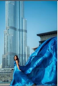 ชุดเดรสผ้าซาตินสีน้ำเงินรอยัลแบบใหม่ ดีไซน์หรูหราพลิ้วไหว เหมาะสำหรับถ่ายภาพ พร้อมชายกระโปรงยาวลากพื้น คอวี โชว์หลังเปลือย สำหรับงานกลางคืน - Product Image 2