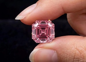 Diamante Cultivado en Laboratorio con Certificación IGI, Corte Asscher, Color Rosa Fantasía, 1CT, VVS2, 3EX, Corte Excelente, Proveedor B2B para Distribuidores e Importadores de Diamantes - Product Image 3