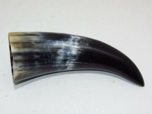 Juego de Bebidas Artesanal Vikingo de Cuerno de Búfalo Ecológico con Soporte de Hierro para Cerveza y Vino, Elegante y de Calidad para Exportación - Product Image 3