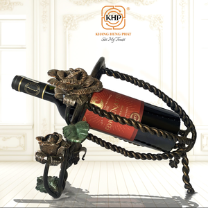 Estante para Vino de Hierro Forjado Retorcido Estilo Vintage, Soporte Decorativo Floral Hecho a Mano para una Sola Botella, Decoración del Hogar, Fabricante de Vietnam - Product Image 1