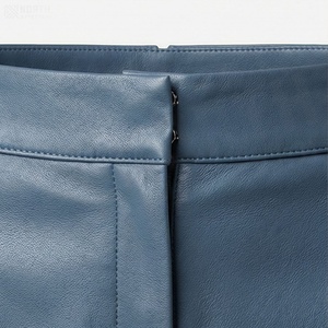 Jupe crayon mini en similicuir pour femme, couleur unie, avec fente latérale, taille normale, style minimaliste, à porter en toutes saisons - Product Image 4
