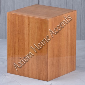Urne en bois élégante avec des sculptures complexes et une finition brillante pour un hommage digne aux êtres chers par Axiom Home Accents - Product Image 2