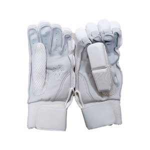 Gants de frappe de cricket fabriqués au Pakistan, en cuir, écologiques, durables, avec protection douce et amortissante, haute qualité, meilleure vente en ligne - Product Image 2
