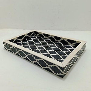 ถาดเสิร์ฟเรซินรูปสี่เหลี่ยมขนมเปียกปูนสีดำทำด้วยมือตกแต่งอย่างหรูหราเป็นมิตรต่อสิ่งแวดล้อมและยั่งยืนในอินเดีย - Product Image 1