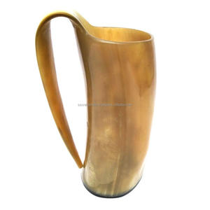 Taza Vikinga Nórdica Decorativa de Cuerno Natural Hecha a Mano, 500 ml, Antiderrames, con Tapa Deslizante y Asa, Ecológica, Personalizable - Product Image 1