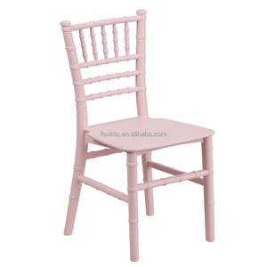 Chaises Chivari empilables en résine plastique rose miniatures et durables pour enfants - Product Image 2