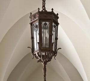 Lanterne suspendue en fer forgé, style traditionnel et moderne, durable, écologique, pour la décoration intérieure, l'entrée, ou comme luminaire de Diwali. - Product Image 3