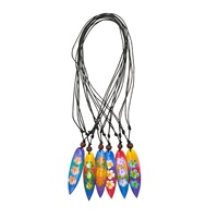 Pendentif Planche de Surf en Bois 6 cm pour Homme et Femme, Motif Fleur, Palmier, Dauphin sur Cordon Noir Réglable