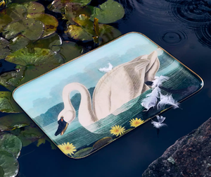 Plateau décoratif en aluminium Swan Art Deco avec motif floral, forme ronde durable pour restaurant et usage extérieur - Product Image 1