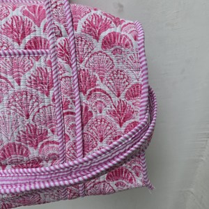 Nueva llegada: Bolsa de lona acolchada 100% algodón con estampado a mano para viaje, bolsas étnicas de algodón, bolsas de viaje de algodón - Product Image 2
