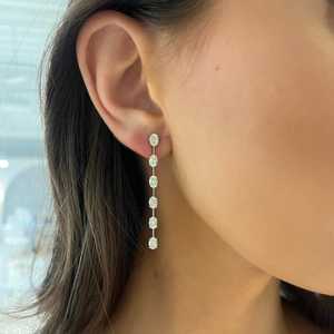 Boucles d'oreilles pendantes en or massif 14K 18K avec diamant de laboratoire taille ovale, minimalistes et élégantes, pour mariée, mariage, bijoux pour femme, vente en gros - Product Image 4