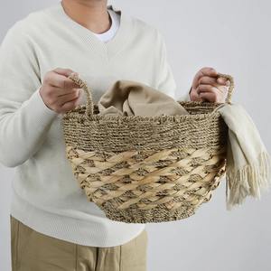 Cesta de mimbre marino adornada con jacinto de agua, cesta de almacenamiento hecha a mano, venta al por mayor, ecológica, hecha en Vietnam - Product Image 2