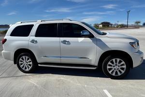 Toyota Sequoia Platinum 4x4 <span class=keywords><strong>2018</strong></span> usada de primera calidad, motor V8 de 5.7 litros, diferencial central bloqueable - Product Image 4