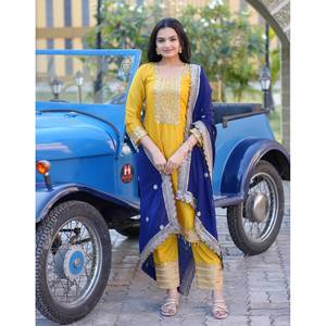 Traje de Chinon Bordado de Diseñador con Bordado de Lentejuelas, Ropa India y Pakistaní - Product Image 2