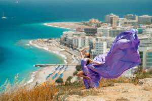 Nuevo Vestido Elegante Morado con Cola Larga para Sesión de Fotos en la Costa, Vestido de Satén de Seda Fluido Lavanda para Promenade - Product Image 2