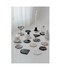 Juego de posavasos de mármol con almohadillas antideslizantes para proteger mesas de vidrio, madera y mármol. - Product Image 2