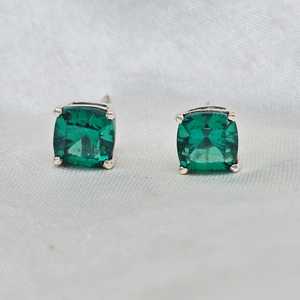 Pendientes de botón con corte cojín de esmeralda verde, plata de ley 925, joyería hecha a mano, elegante regalo para mujer - Product Image 1